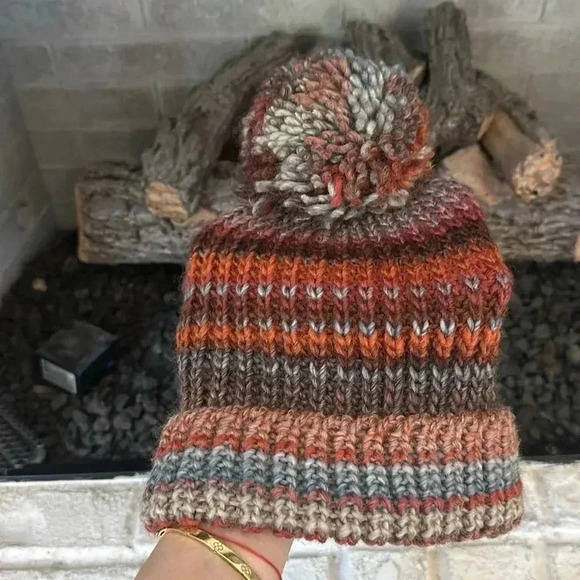 Wool blend hat from Dillards new w tags - Picture 8 of 11